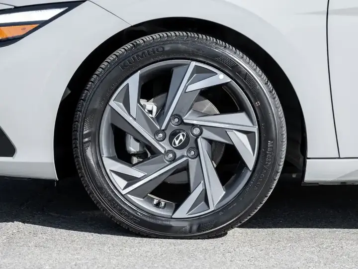Hyundai Elantra 2024 photo 4