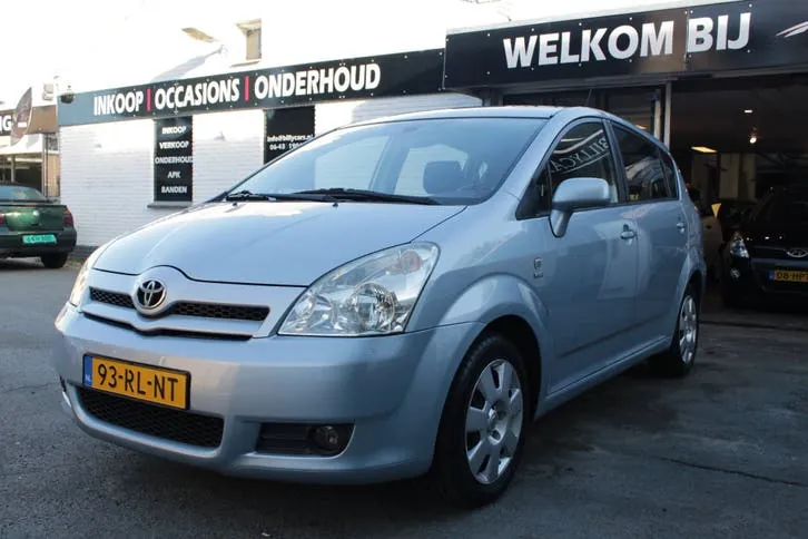 Toyota Corolla Verso 2005 photo 2