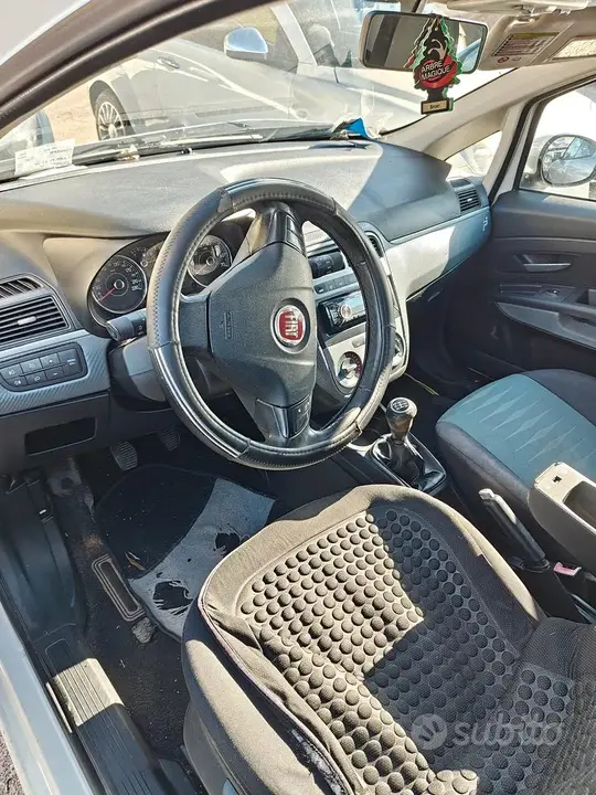 Fiat Grande Punto 2009 photo 2