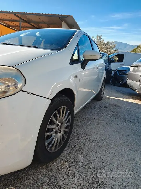 Fiat Grande Punto 2009 photo 3