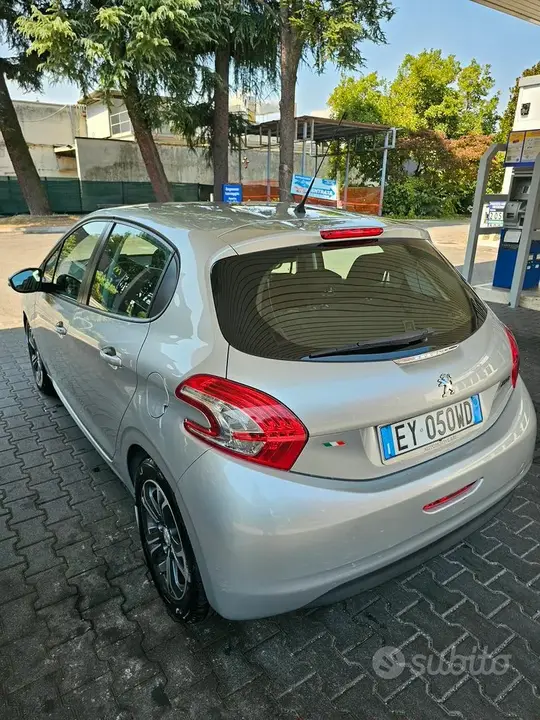 Peugeot 208 2015 photo 2