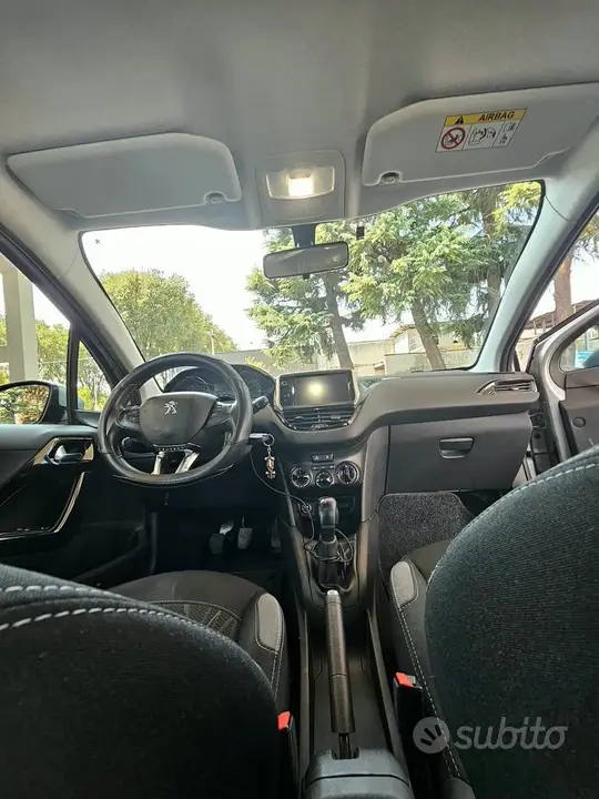 Peugeot 208 2015 photo 4