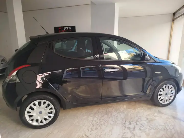 Lancia Ypsilon 2012 photo 3