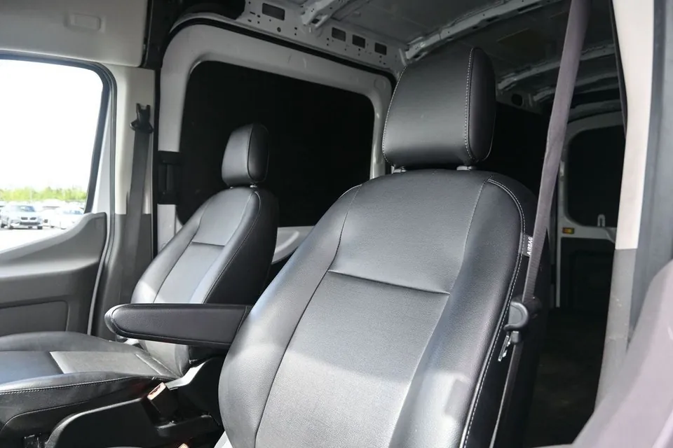Ford Transit 2025 photo 4