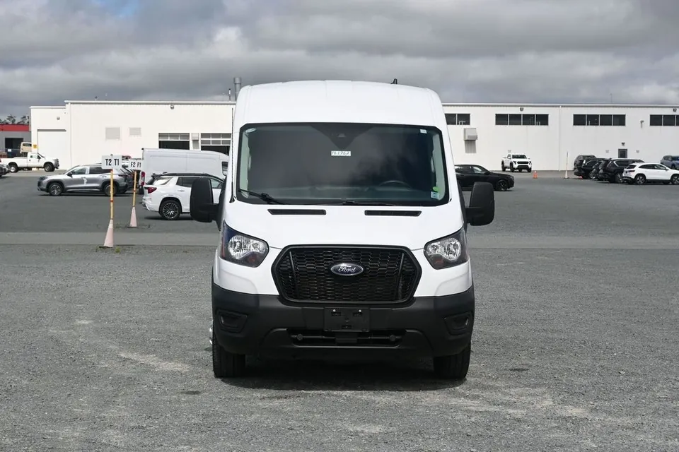 Ford Transit 2025 photo 2