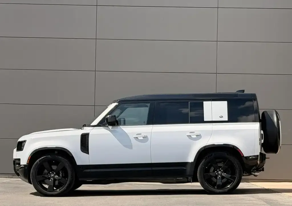 Land Rover Defender 2023 photo 4