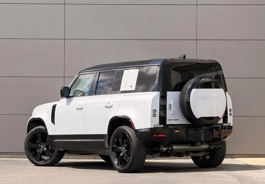Land Rover Defender 2023 photo 5