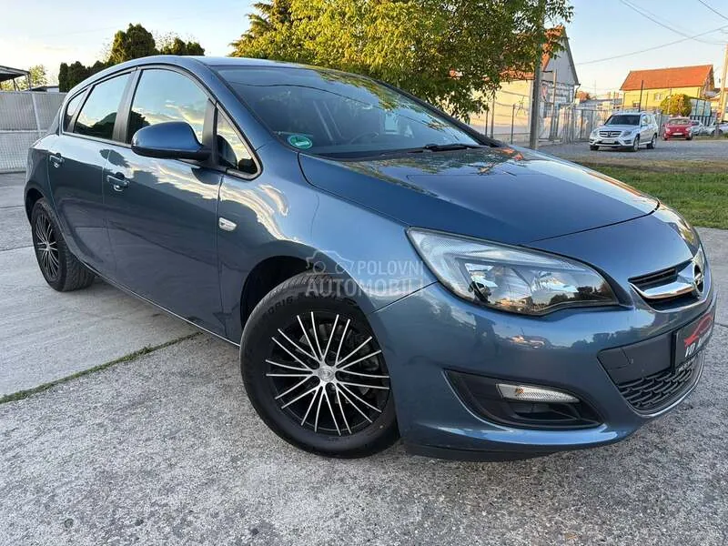 Opel Astra J 2013 photo 2