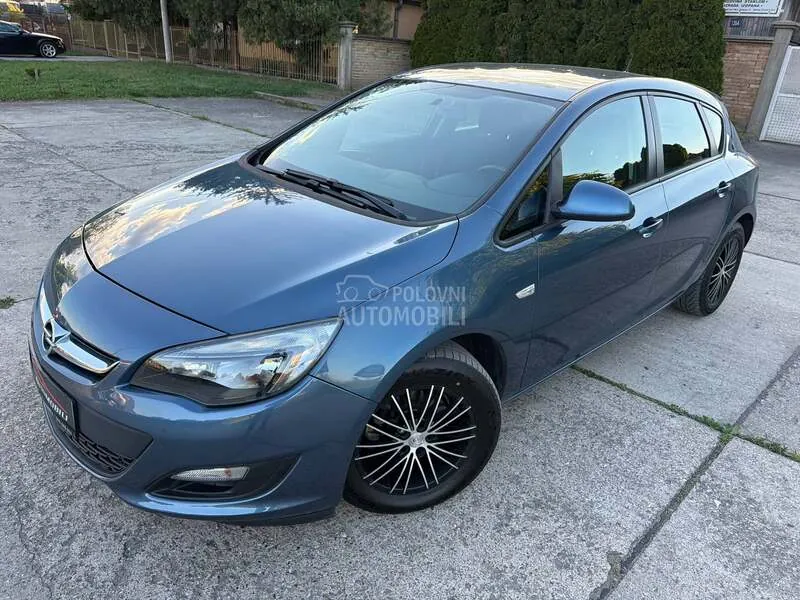 Opel Astra J 2013 photo 5