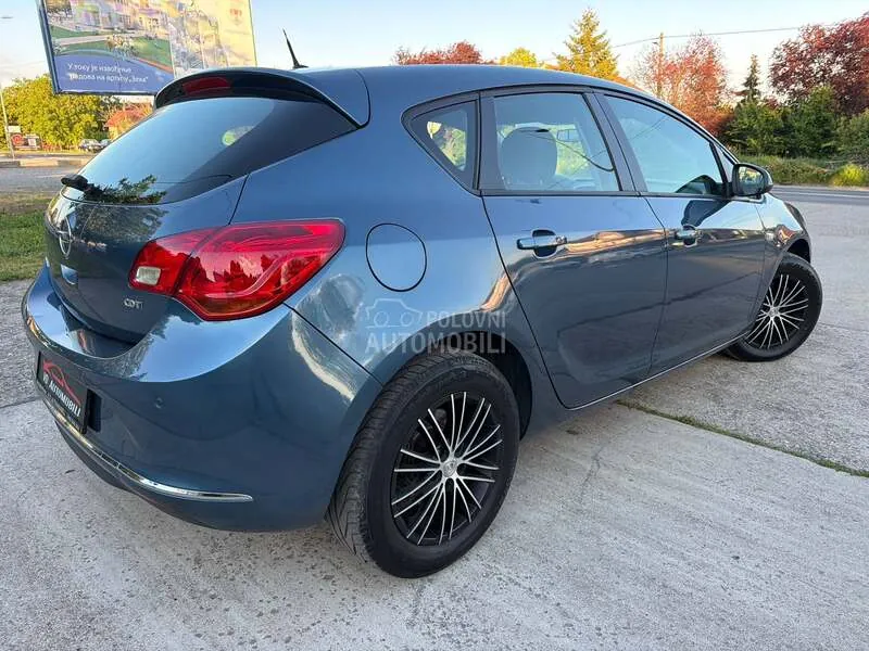 Opel Astra J 2013 photo 3