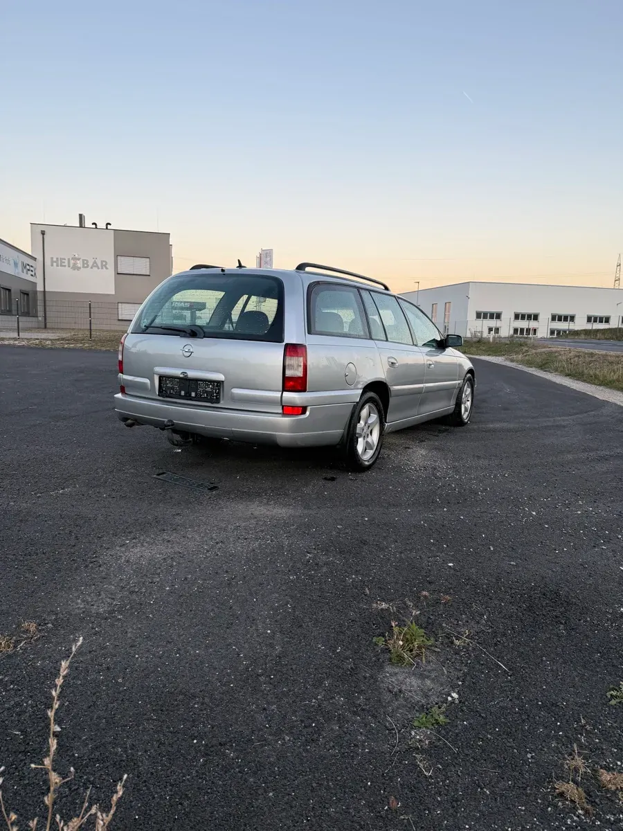 Opel Omega 2002 photo 3