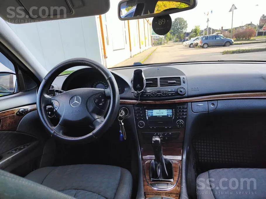 Mercedes-Benz E220 2006 photo 5