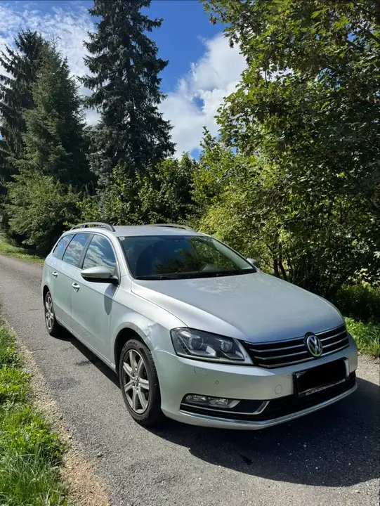 Volkswagen Passat 2012 photo 2