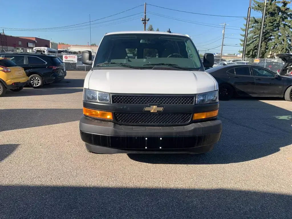 Chevrolet Express 2025 photo 2