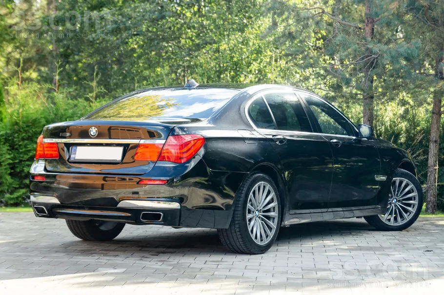 BMW 740 2011 photo 2