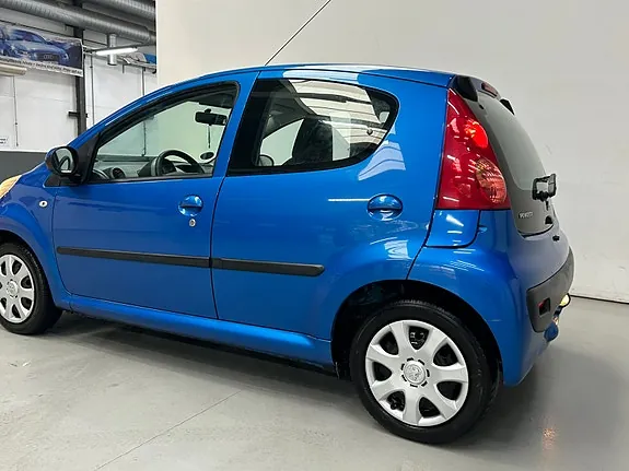 Peugeot 107 2011 photo 2