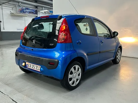 Peugeot 107 2011 photo 3