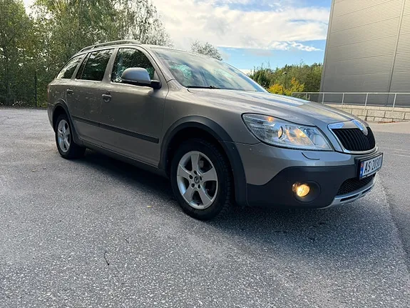 Skoda Octavia Scout 2010 photo 2