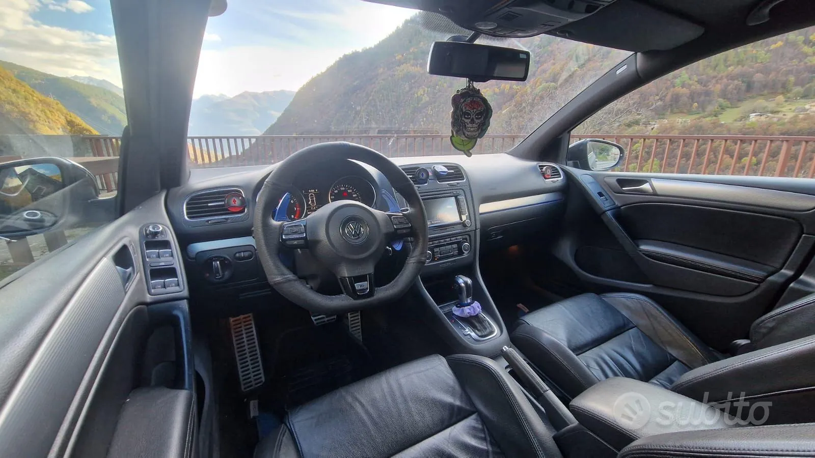 Volkswagen Golf R 2011 photo 2