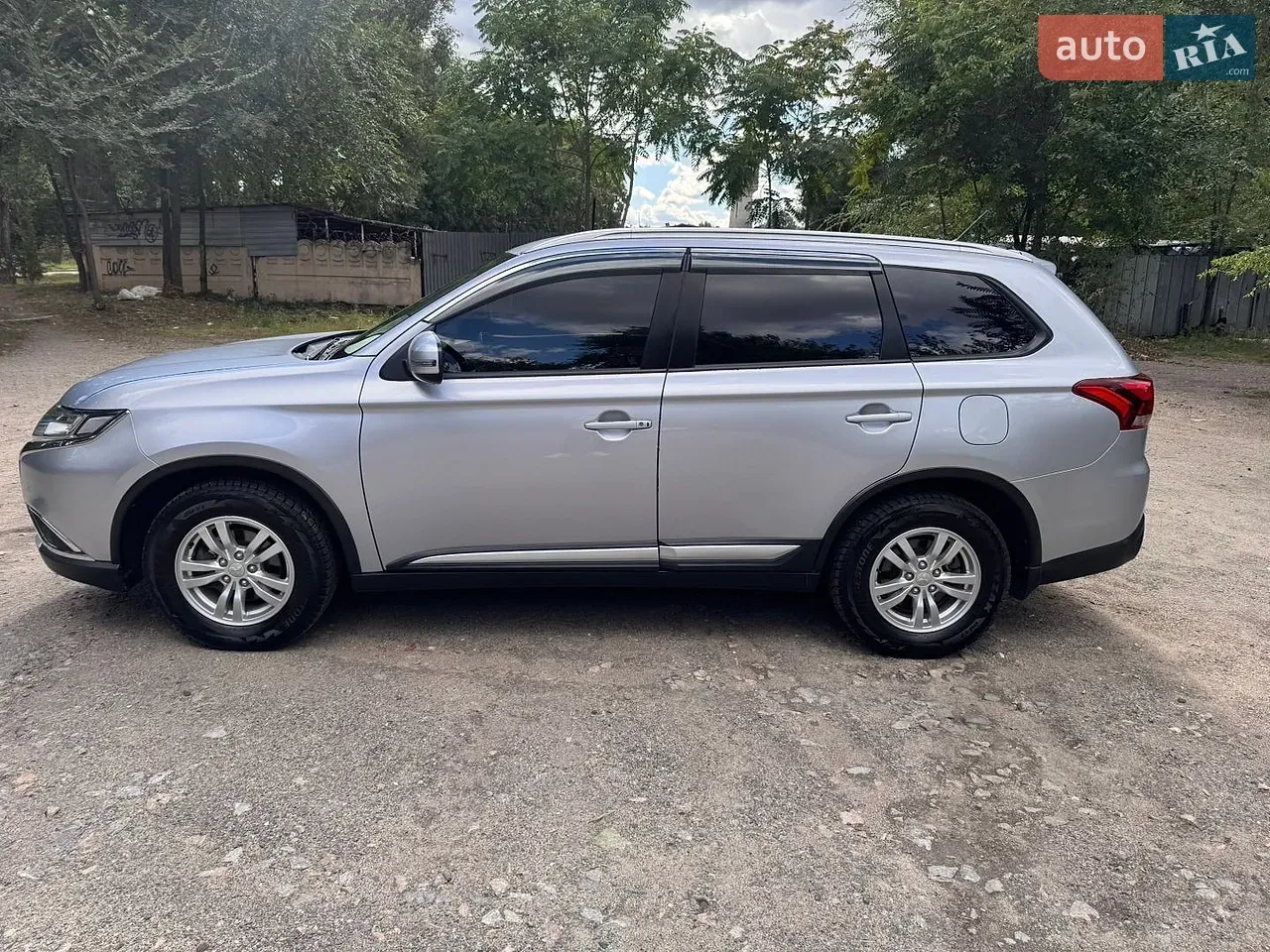 Mitsubishi Outlander 2015 photo 4