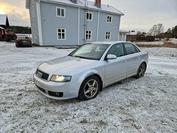 Audi A4 2004 photo 2