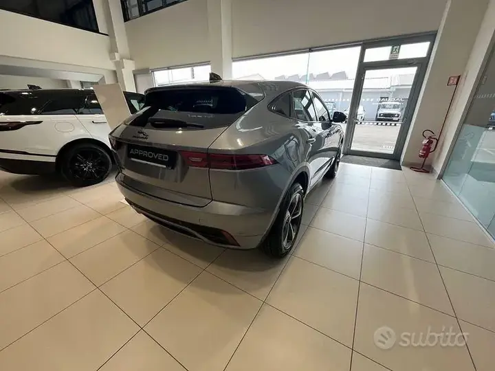 Jaguar E-Pace 2022 photo 2