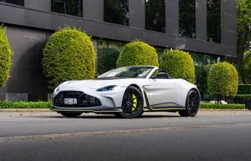 Aston Martin Vantage 2023 photo 2