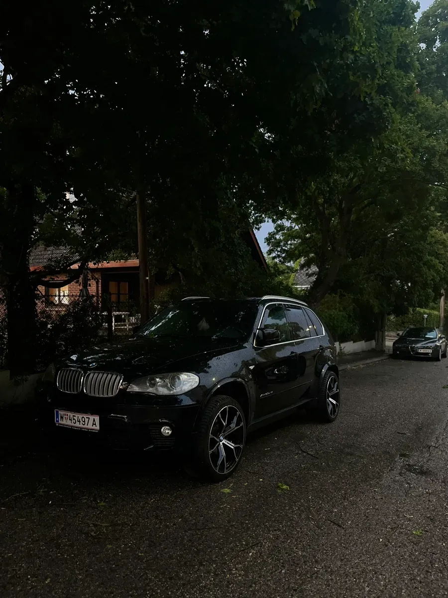 BMW X5 2011 photo 2