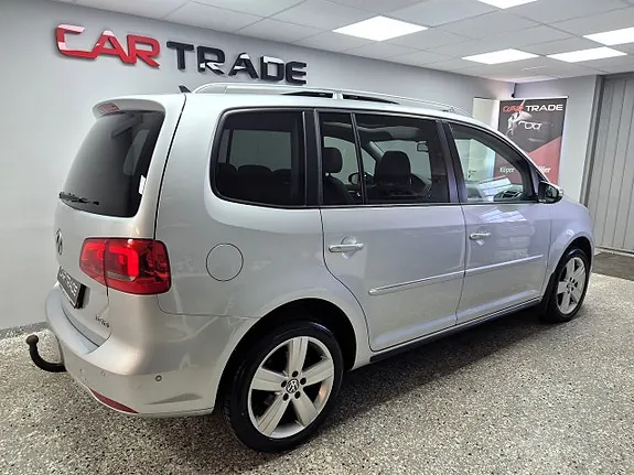 Volkswagen Touran 2011 photo 5