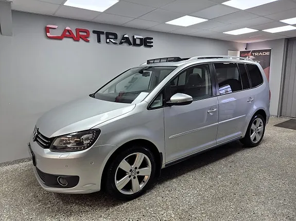 Volkswagen Touran 2011 photo 2