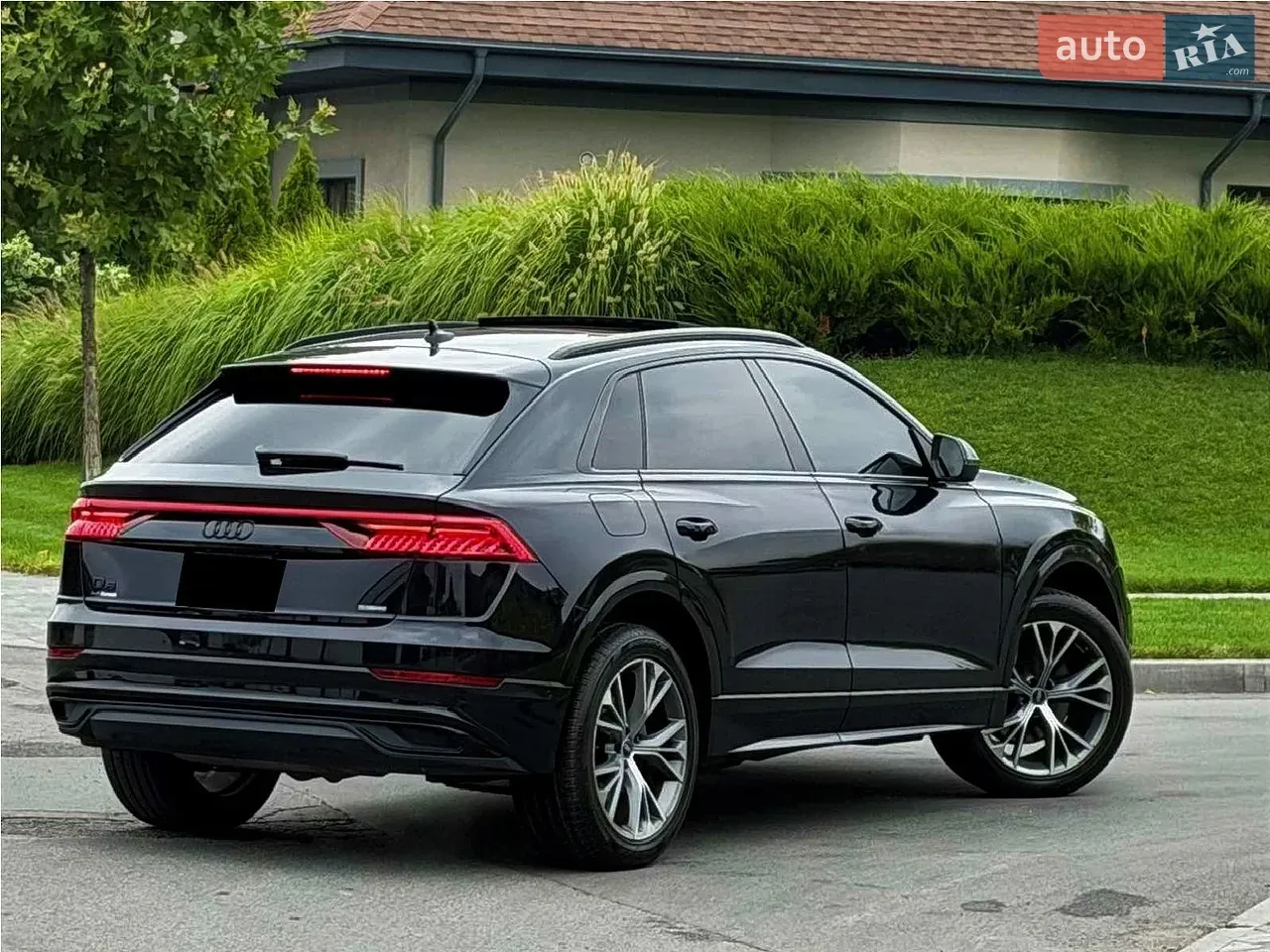 Audi Q8 2021 photo 2