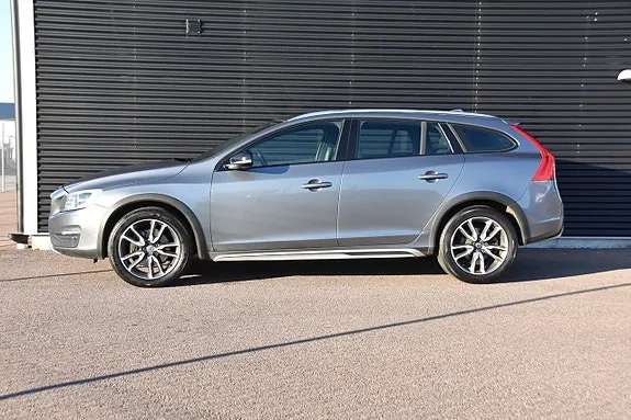 Volvo V60 Cross Country 2017 photo 3