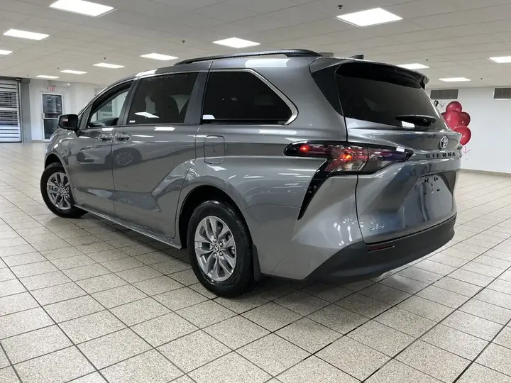 Toyota Sienna 2026 photo 5
