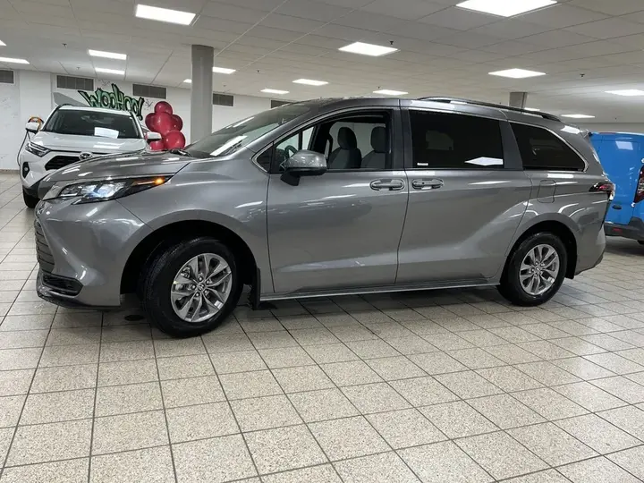 Toyota Sienna 2026 photo 4