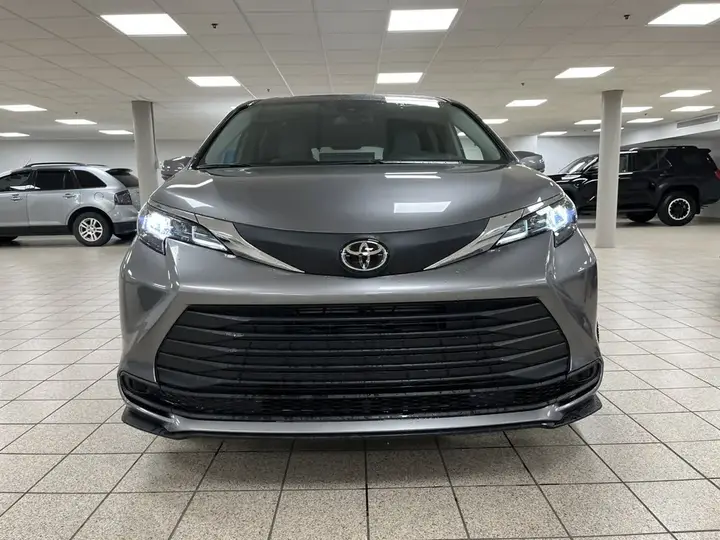 Toyota Sienna 2026 photo 2