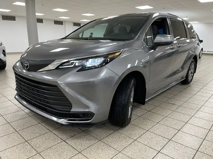 Toyota Sienna 2026 photo 3