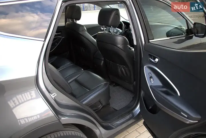 Hyundai Santa Fe 2012 photo 4