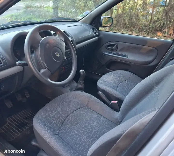 Renault Clio 2006 photo 3