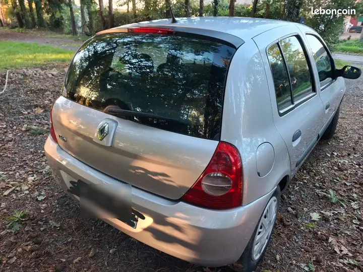 Renault Clio 2006 photo 2