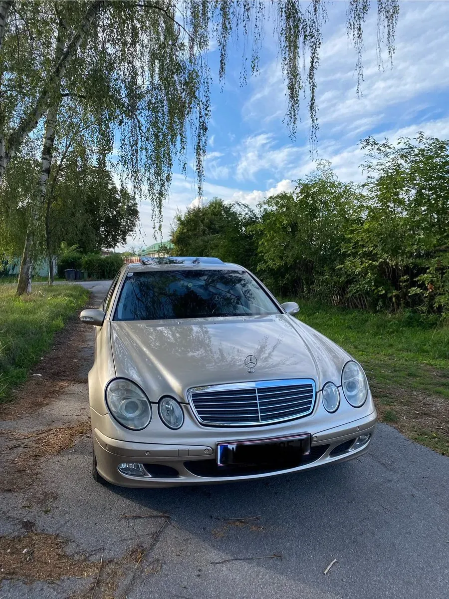 Mercedes-Benz E-Class 2003 photo 2