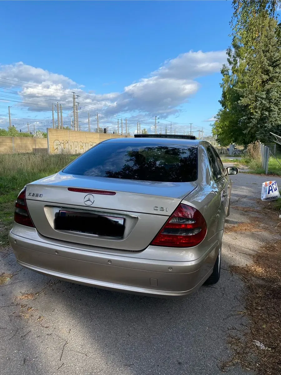 Mercedes-Benz E-Class 2003 photo 3