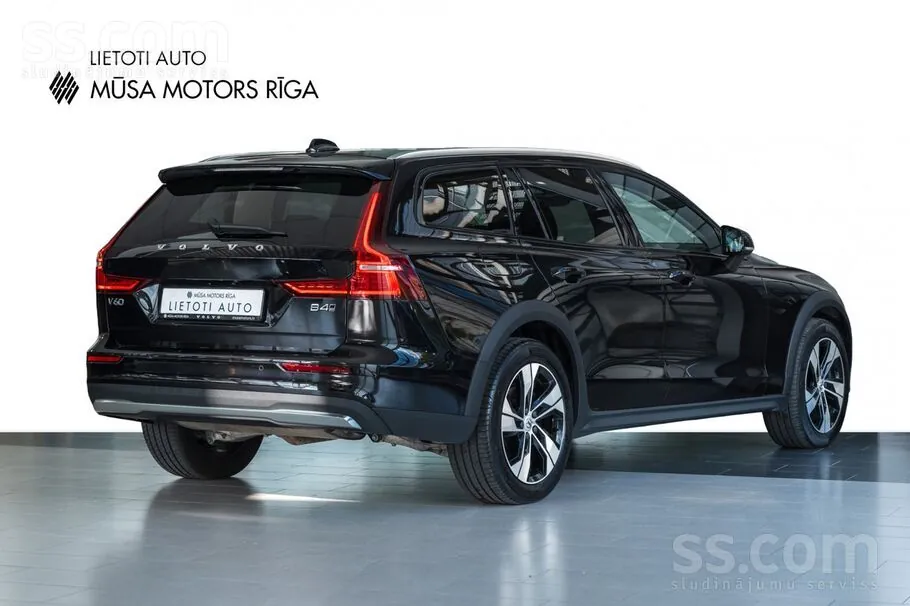 Volvo V60 2023 photo 2