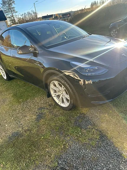 Tesla Model Y 2022 photo 2