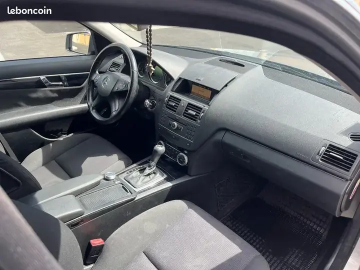 Mercedes-Benz C-Class 2010 photo 3