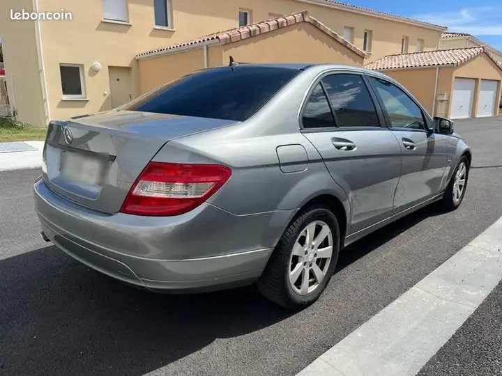 Mercedes-Benz C-Class 2010 photo 2