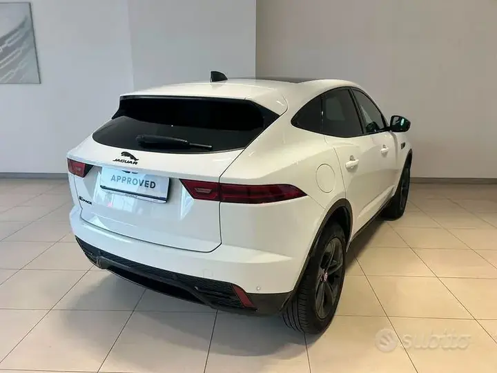 Jaguar E-Pace 2022 photo 2