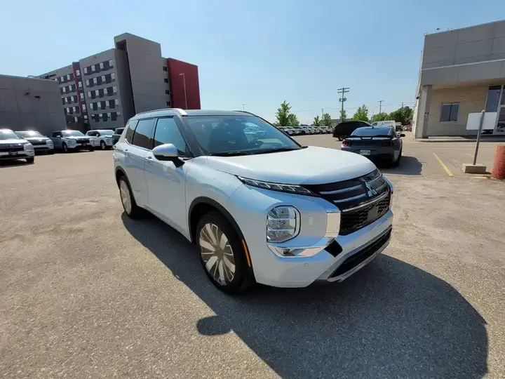 Mitsubishi Outlander 2026 photo 2