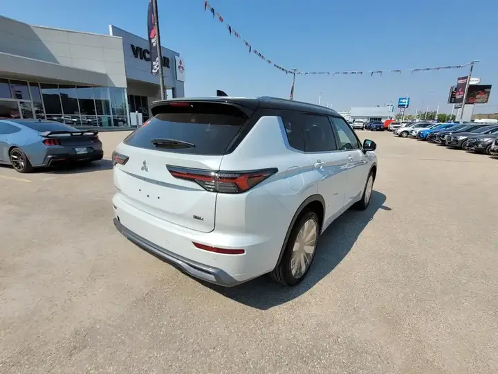Mitsubishi Outlander 2026 photo 3