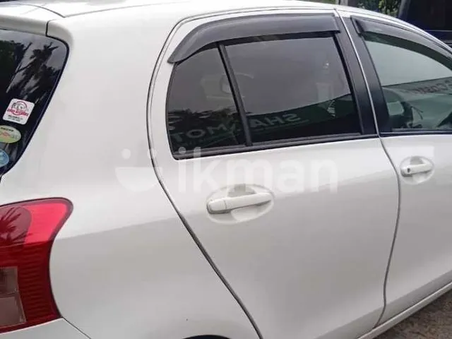 Toyota Vitz 2007 photo 4