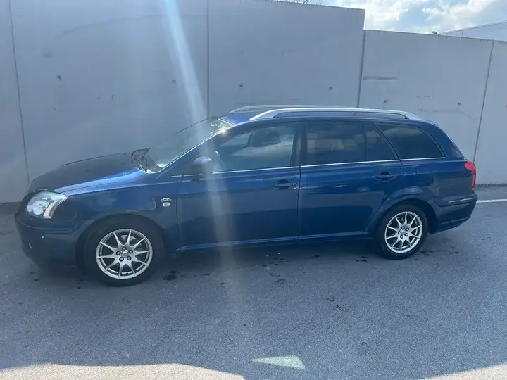 Toyota Avensis 2005 photo 2